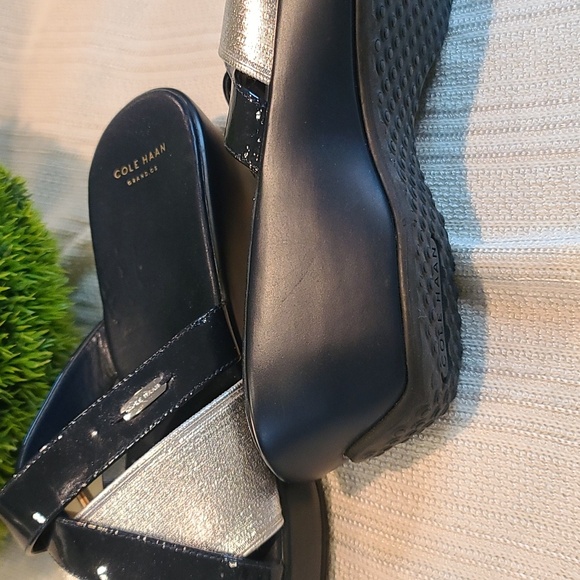 Cole Haan sandal 10 navy blue and silver 2 inch wedge heel EUC - Picture 7 of 9